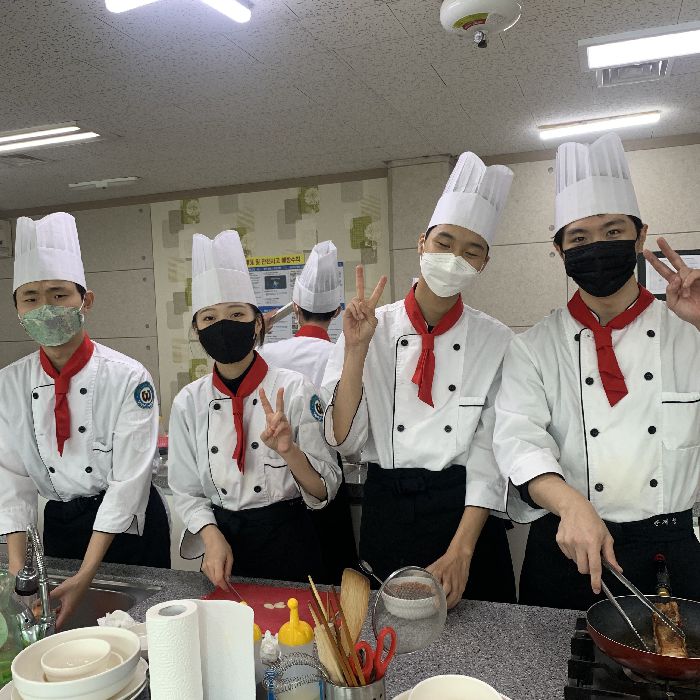 월드호텔요리제과커피학원, 월드호텔외식직업전문학교 일반고 특화 위탁 과정